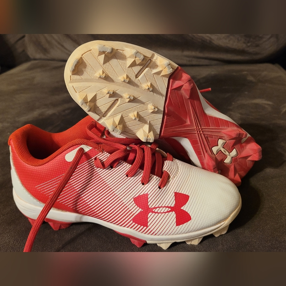 Baseball cleats